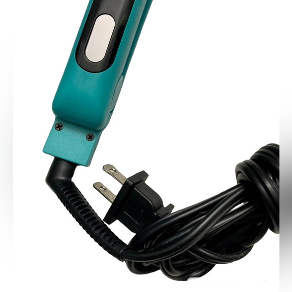 Remington Flat Iron Straightener - Picture 2 of 10